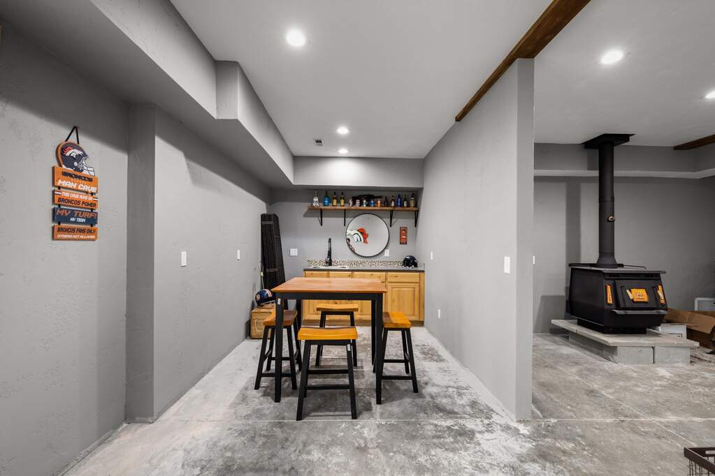 6 Bedroom Single Family Home/House's Image 29