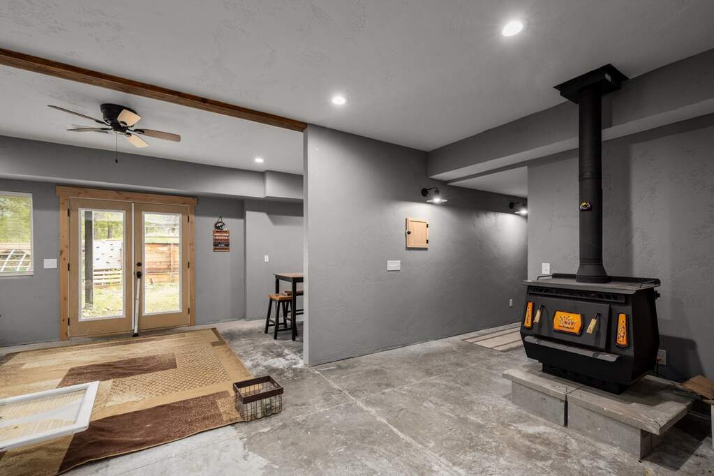6 Bedroom Single Family Home/House's Image 31