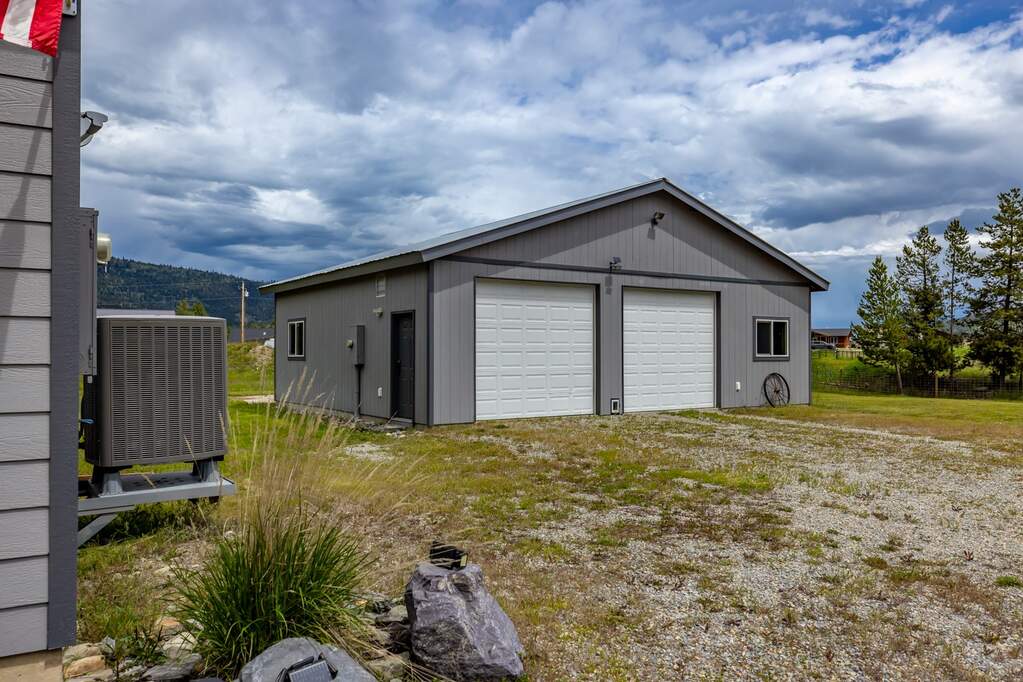 6 Bedroom Single Family Home/House's Image 38