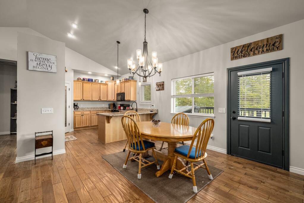 6 Bedroom Single Family Home/House's Image 6