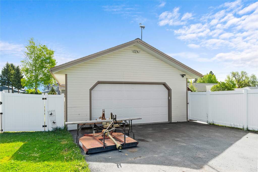 3 Bedroom Single Family Home/House's Image 24