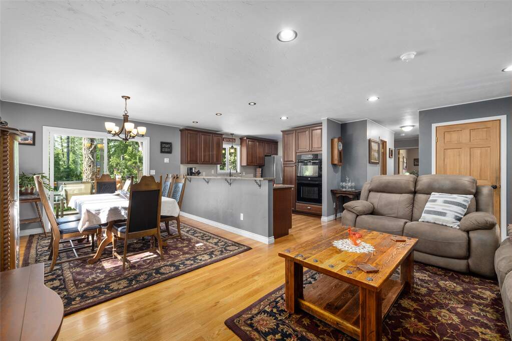 4 Bedroom Single Family Home/House's Image 7