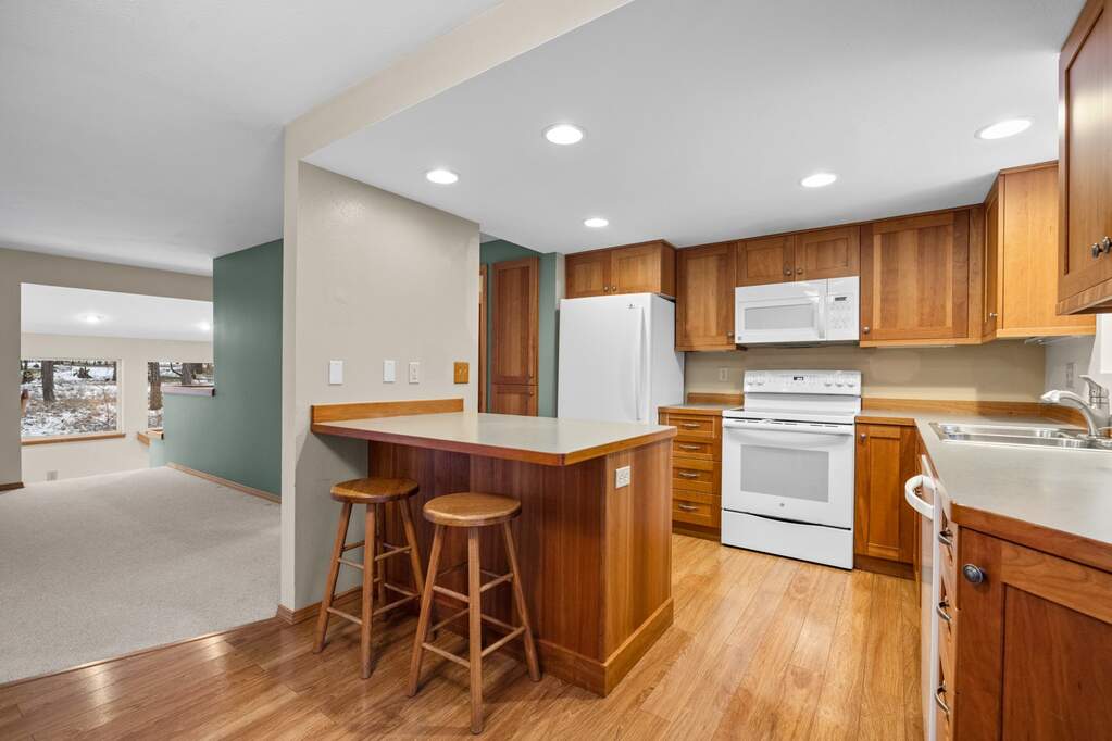 5 Bedroom Single Family Home/House's Image 8