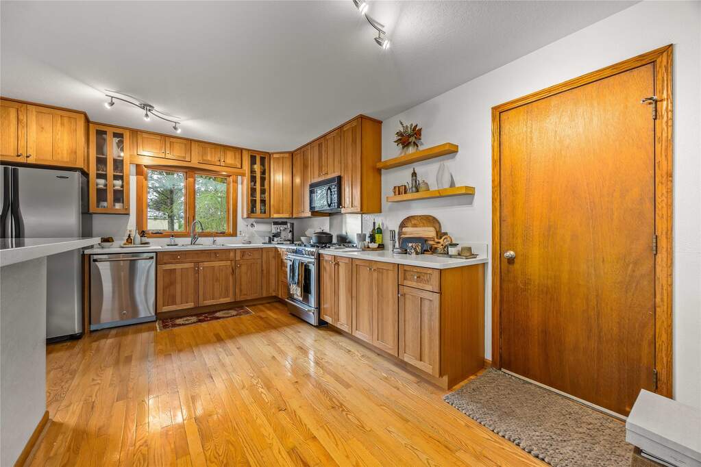 4 Bedroom Single Family Home/House's Image 10