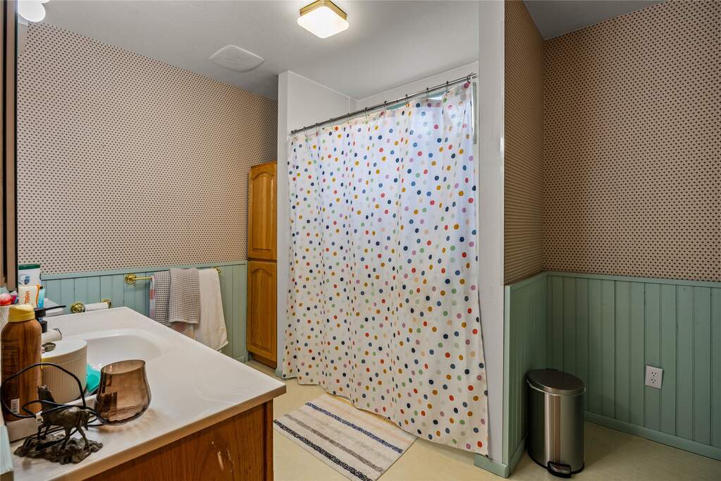 4 Bedroom Single Family Home/House's Image 29