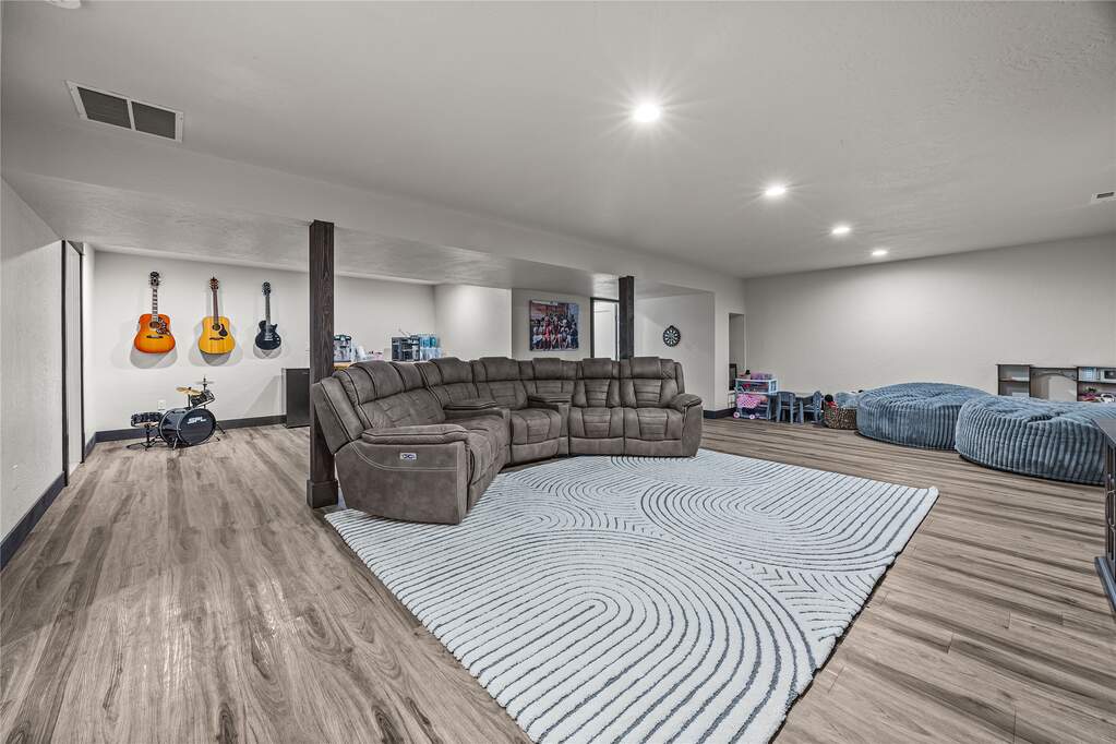 4 Bedroom Single Family Home/House's Image 22