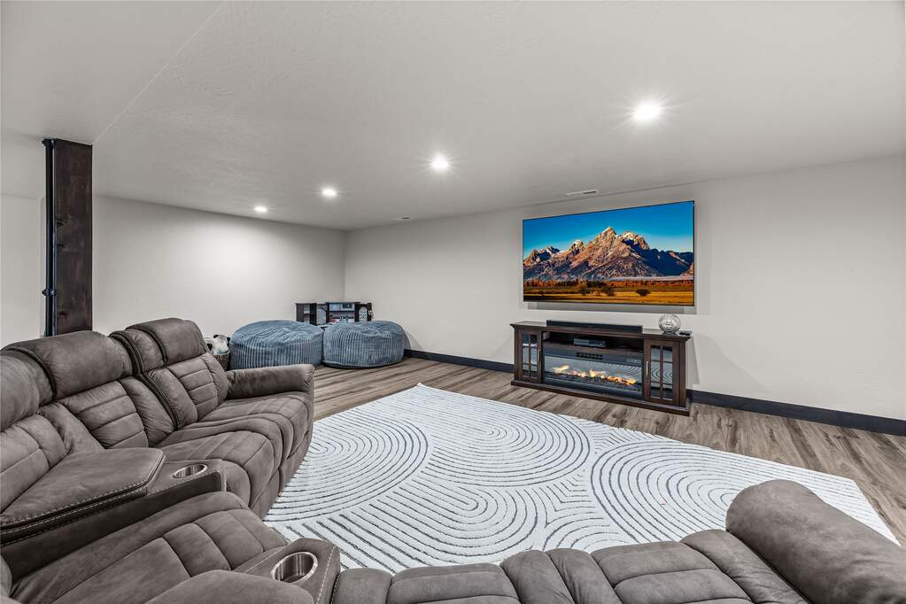 4 Bedroom Single Family Home/House's Image 25