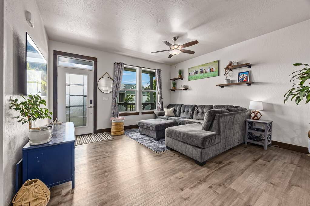 4 Bedroom Single Family Home/House's Image 3