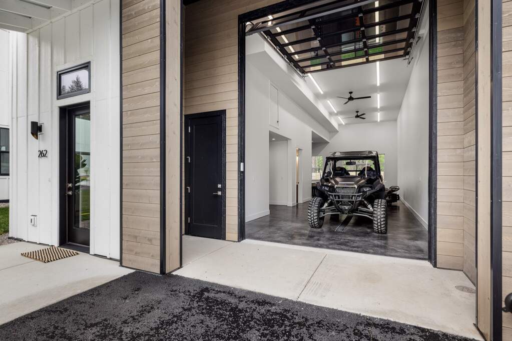 2 Bedroom Villa/Townhouse's Image 33