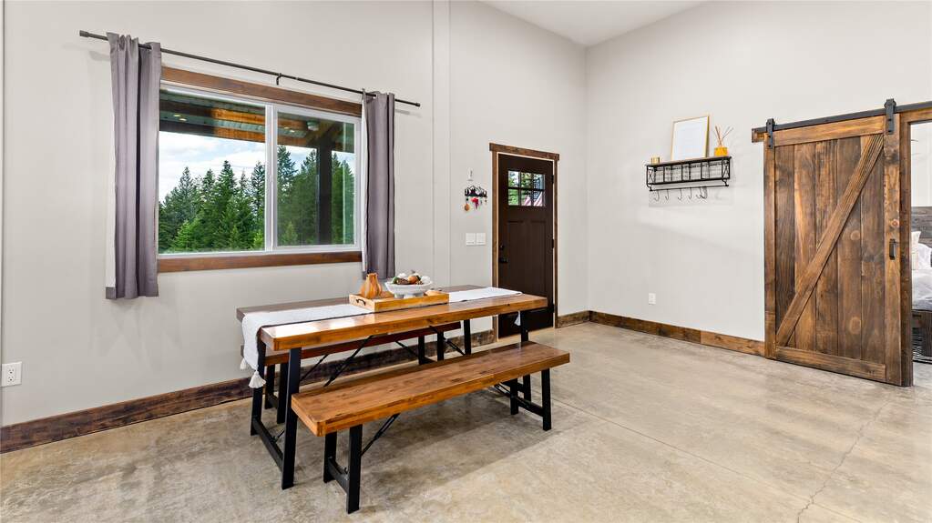 5 Bedroom Single Family Home/House's Image 9