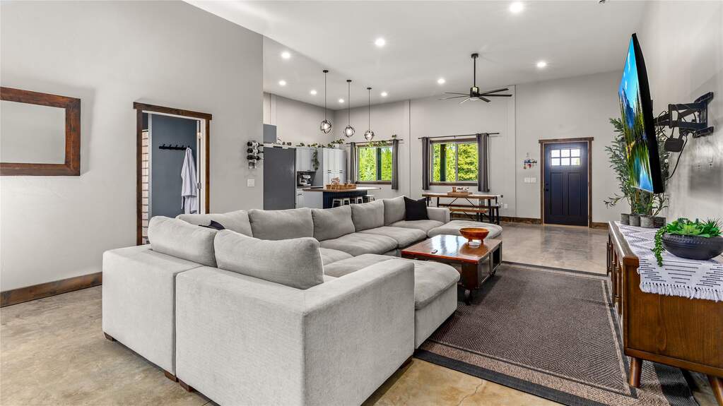 5 Bedroom Single Family Home/House's Image 11