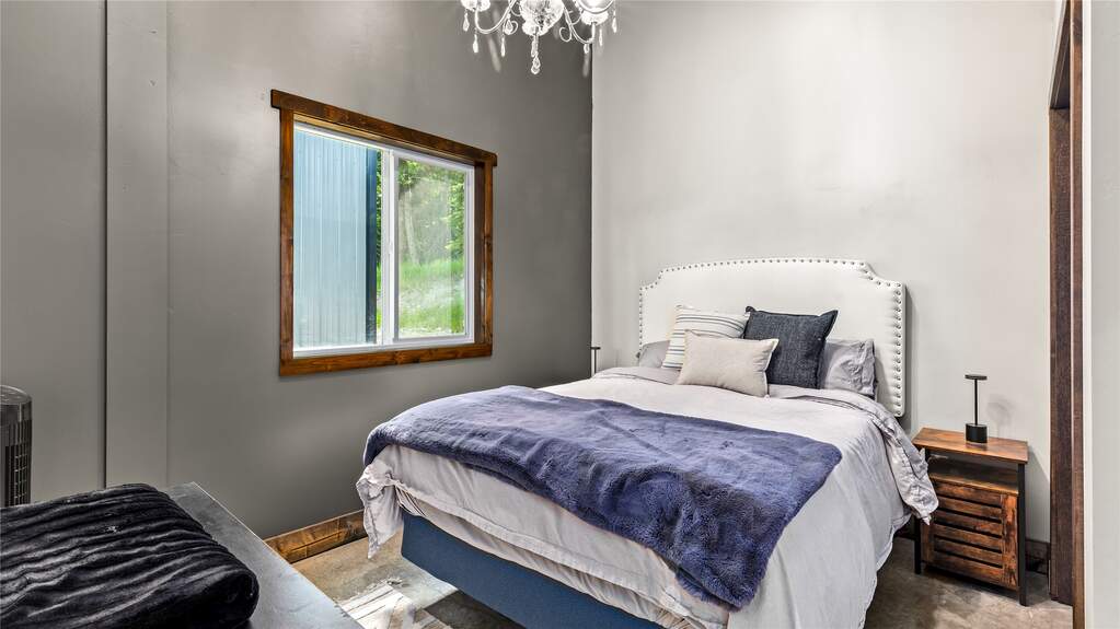 5 Bedroom Single Family Home/House's Image 14