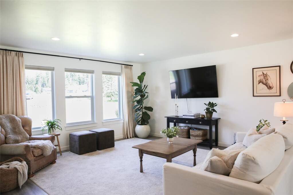 4 Bedroom Single Family Home/House's Image 7