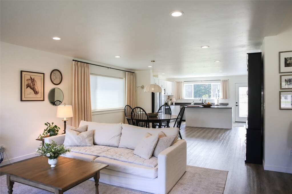 4 Bedroom Single Family Home/House's Image 9