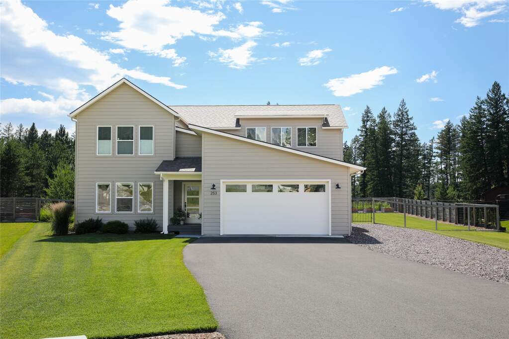 4 Bedroom Single Family Home/House's Image 3