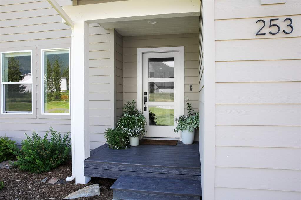 4 Bedroom Single Family Home/House's Image 4