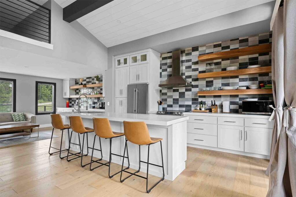 5 Bedroom Single Family Home/House's Image 8