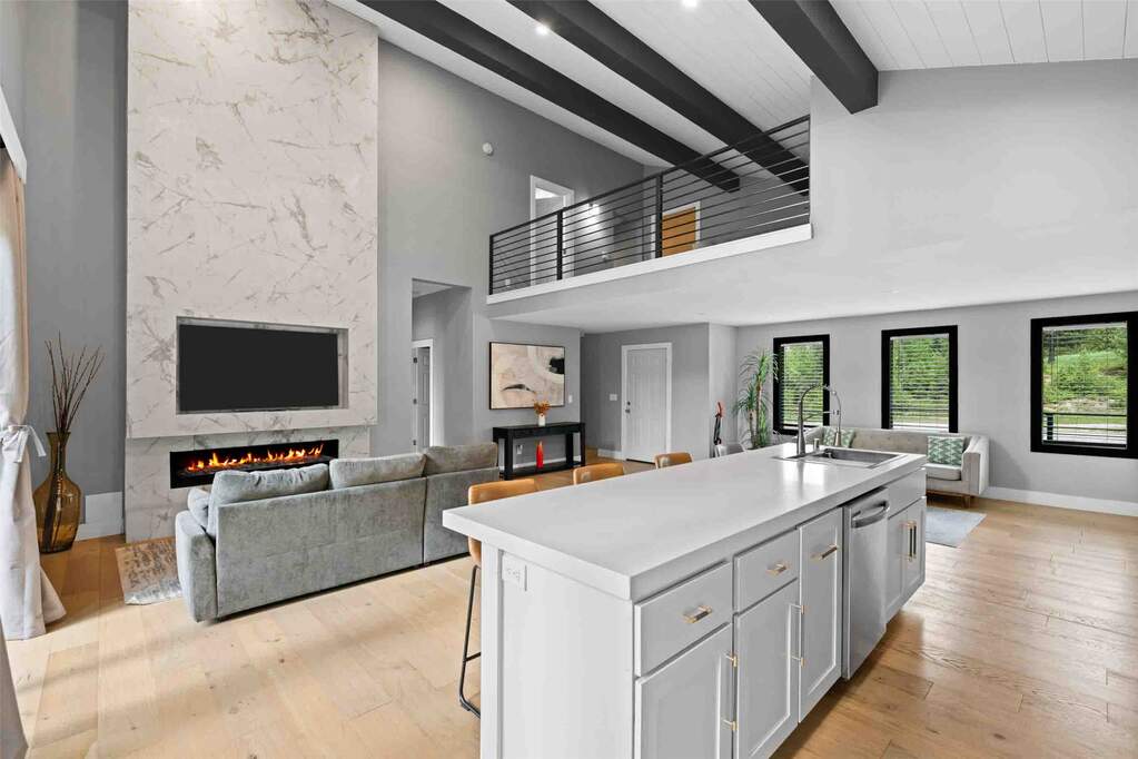 5 Bedroom Single Family Home/House's Image 9