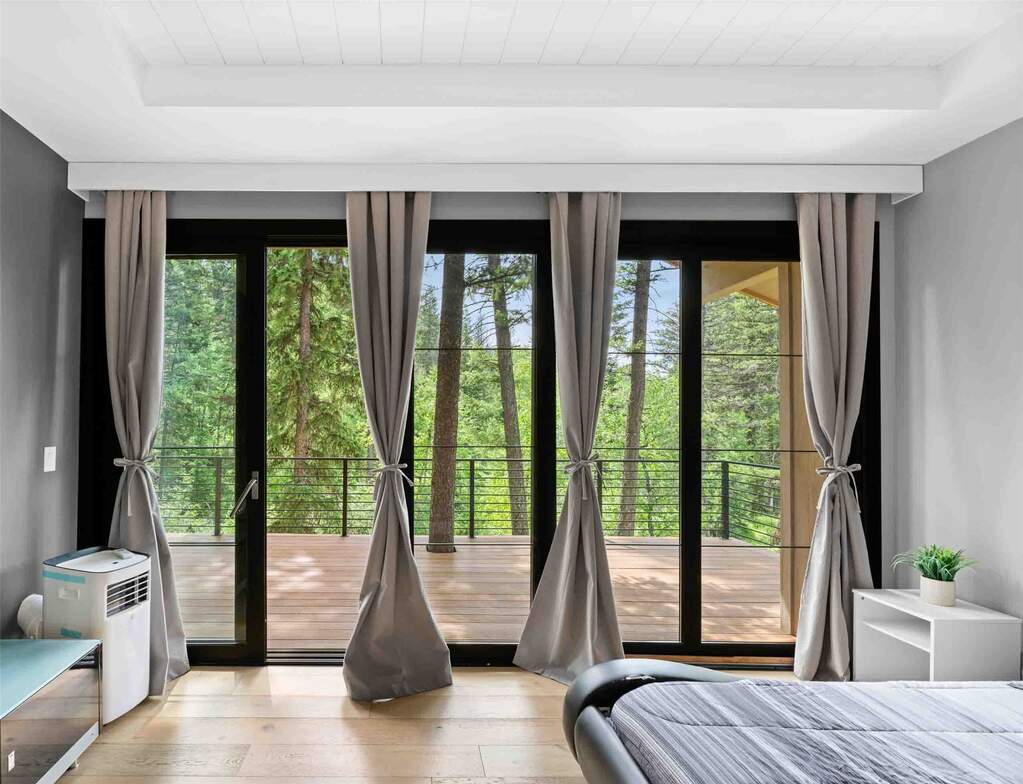 5 Bedroom Single Family Home/House's Image 11