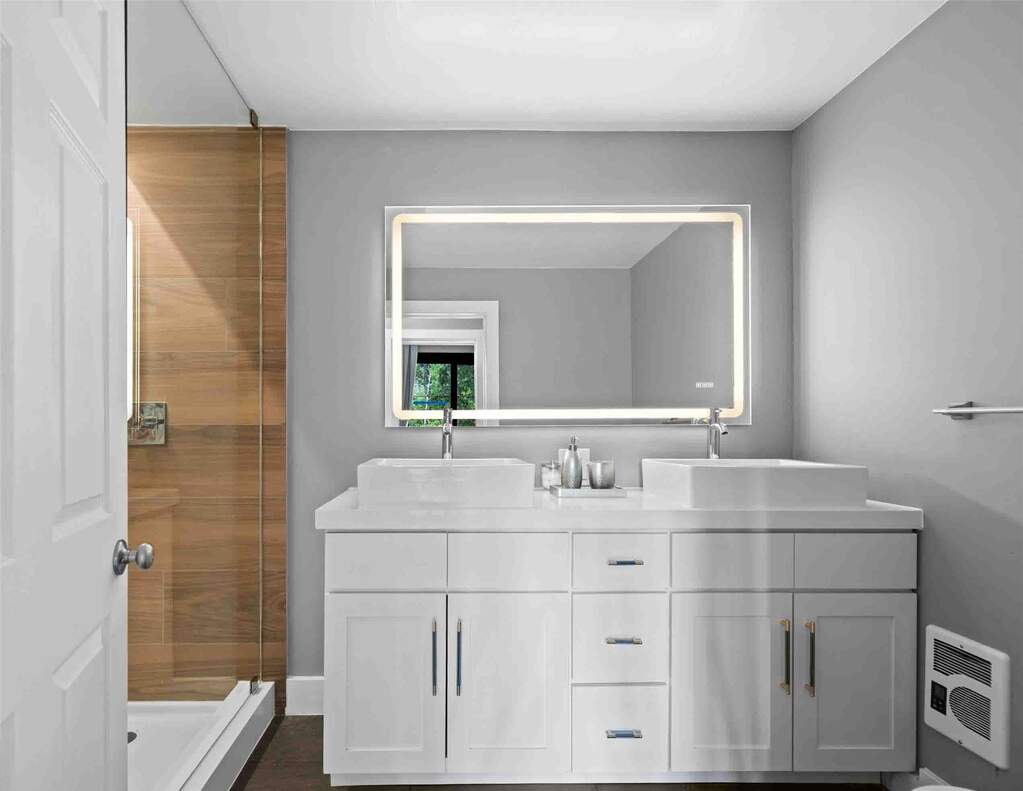 5 Bedroom Single Family Home/House's Image 16