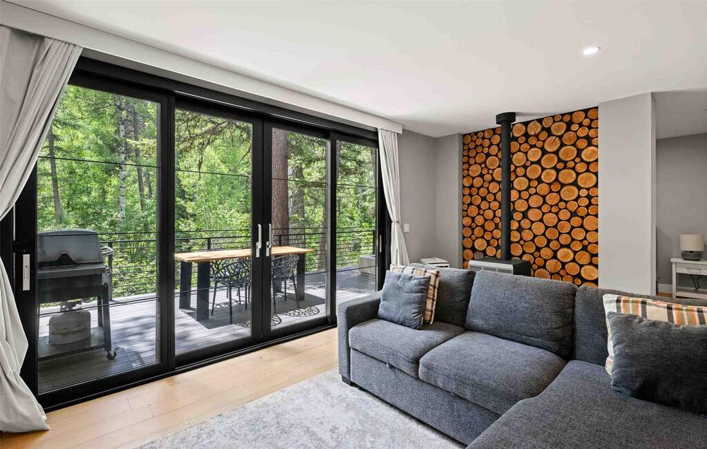 5 Bedroom Single Family Home/House's Image 37