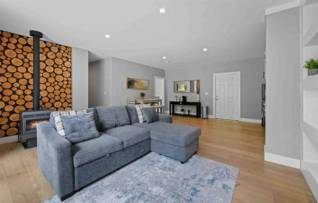 5 Bedroom Single Family Home/House's Image 38