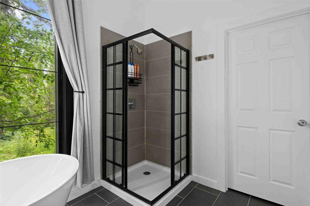 5 Bedroom Single Family Home/House's Image 49