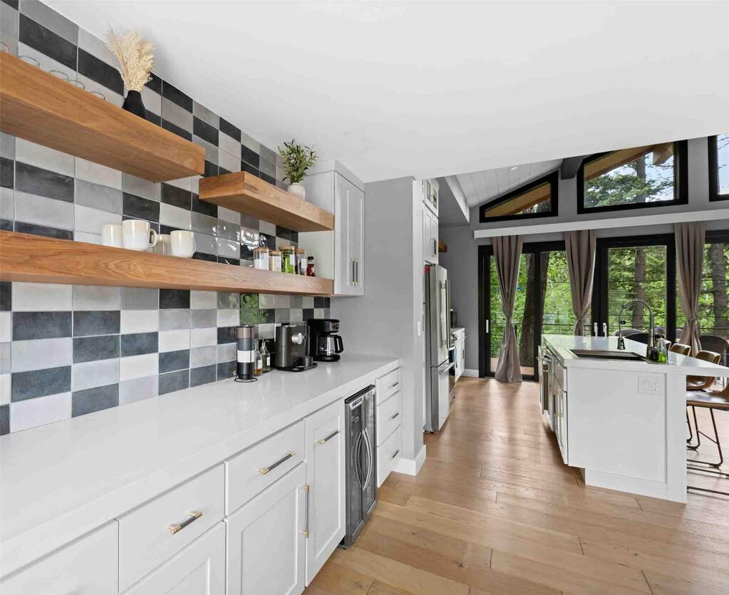 5 Bedroom Single Family Home/House's Image 4