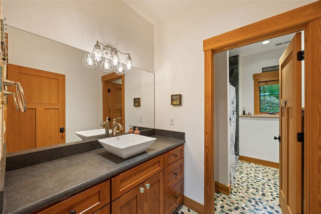 3 Bedroom Single Family Home/House's Image 9