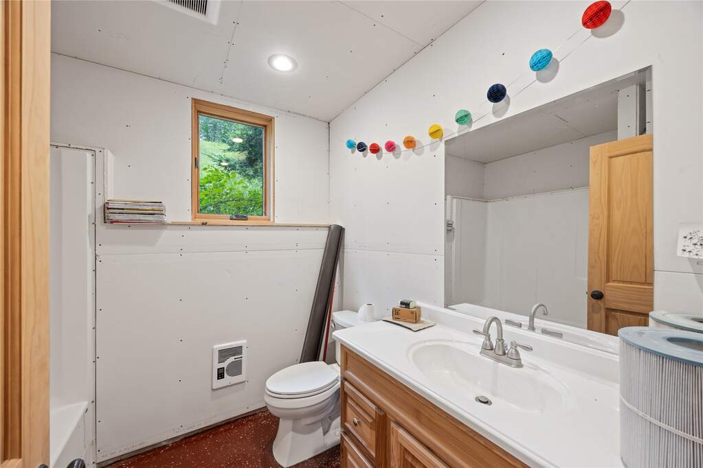 3 Bedroom Single Family Home/House's Image 48