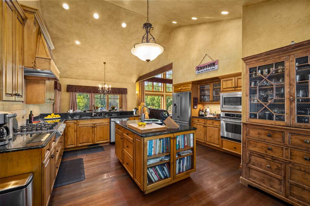 4 Bedroom Single Family Home/House's Image 7