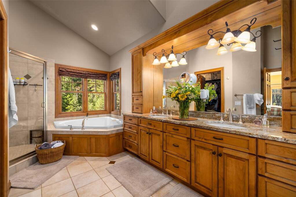 4 Bedroom Single Family Home/House's Image 12