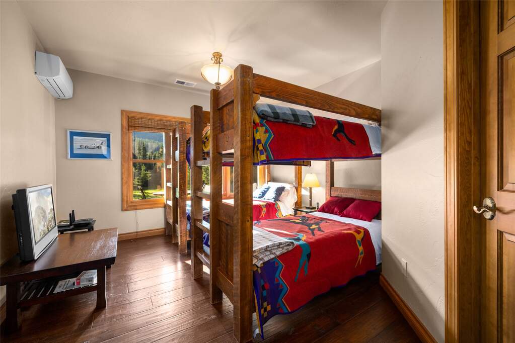 4 Bedroom Single Family Home/House's Image 22