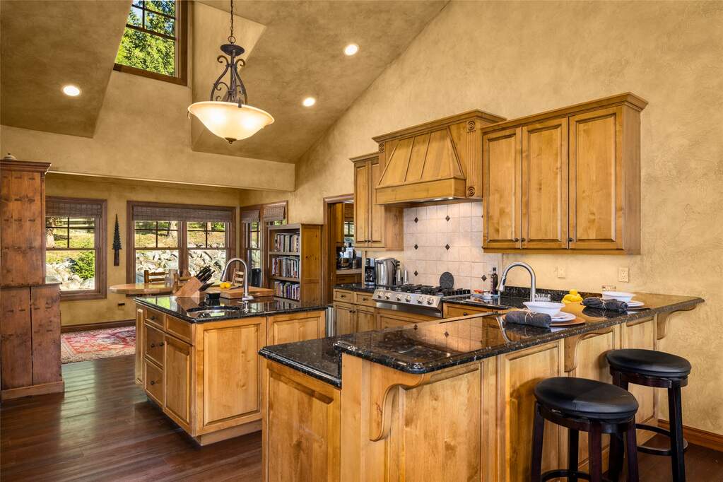 4 Bedroom Single Family Home/House's Image 4