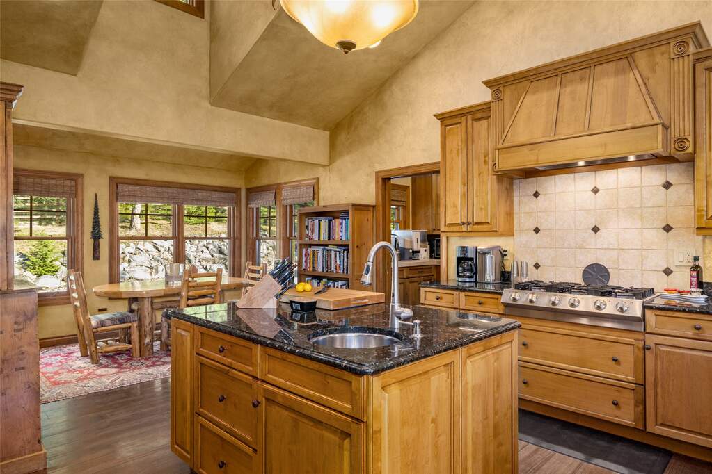 4 Bedroom Single Family Home/House's Image 5