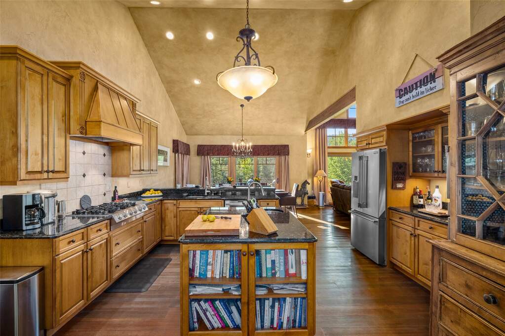 4 Bedroom Single Family Home/House's Image 6