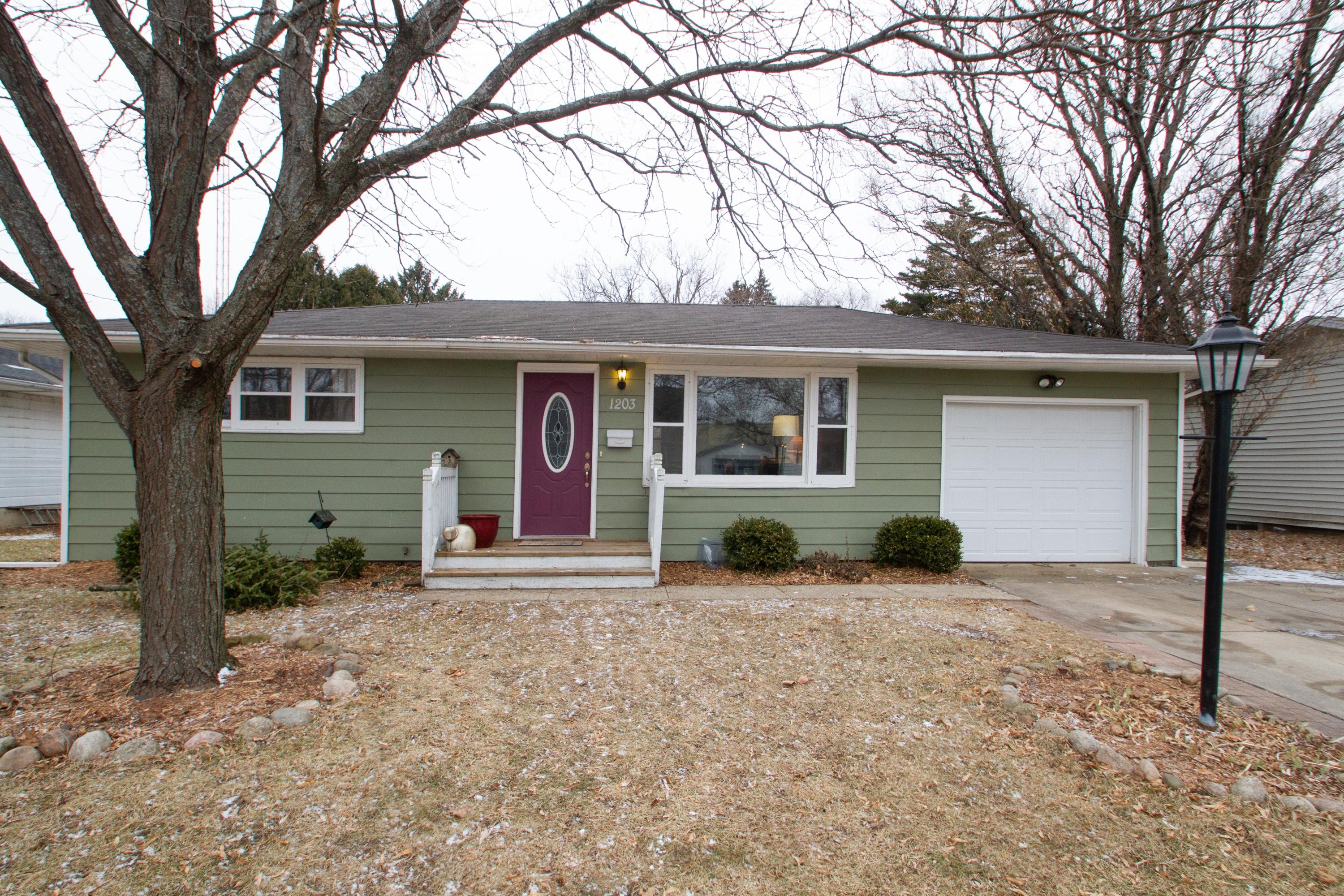 1203 E Wisconsin St, Delavan, WI 53115 MLS 1620142 properties SE