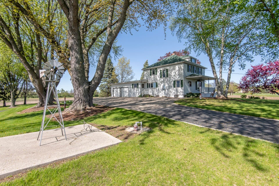 W1048 Concord Center Dr photo