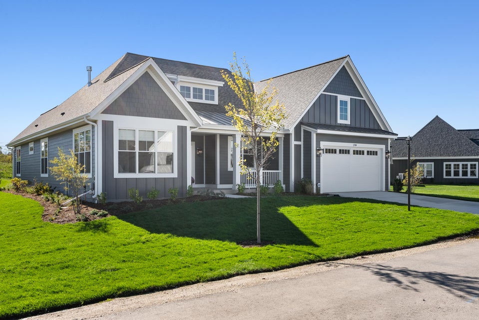 1749 N River Cir photo