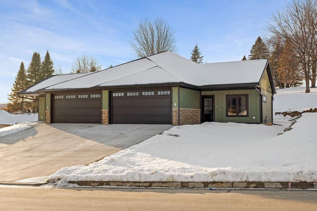 3141 Christenson Ln, Onalaska, WI 54650 | MLS# 1956579