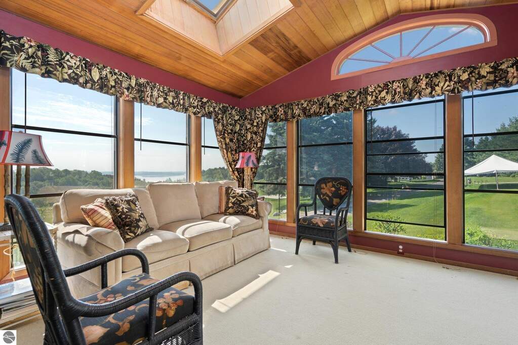 4 Bedroom Single Family Home/House's Image 10