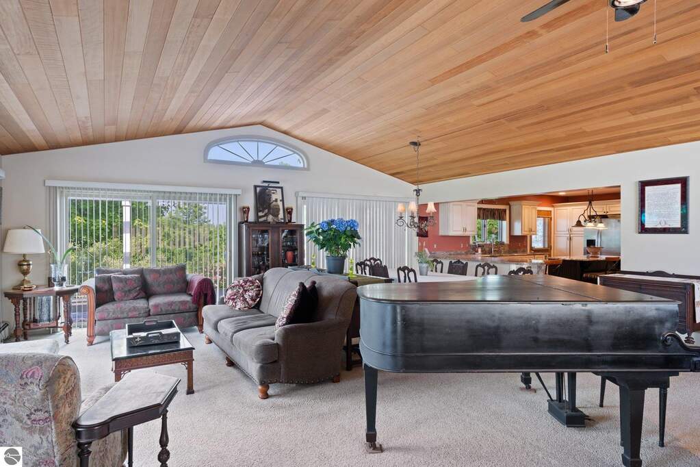 4 Bedroom Single Family Home/House's Image 11