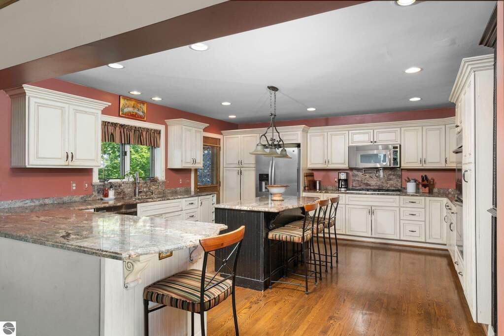 4 Bedroom Single Family Home/House's Image 5