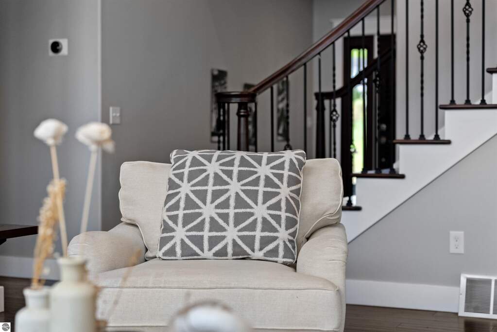 5 Bedroom Single Family Home/House's Image 7