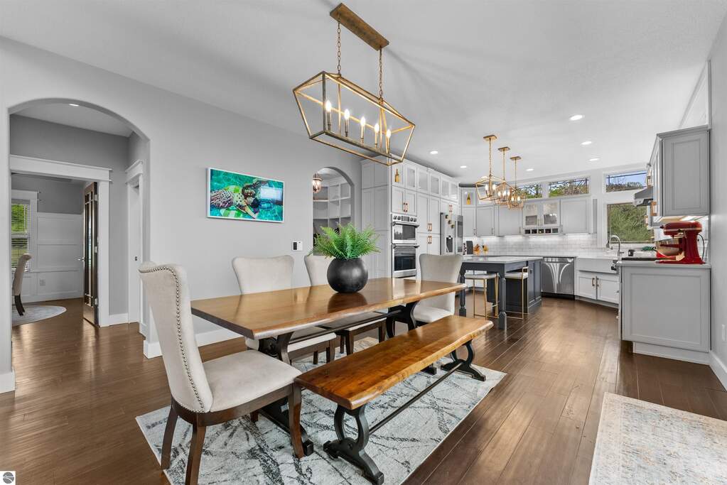 5 Bedroom Single Family Home/House's Image 9