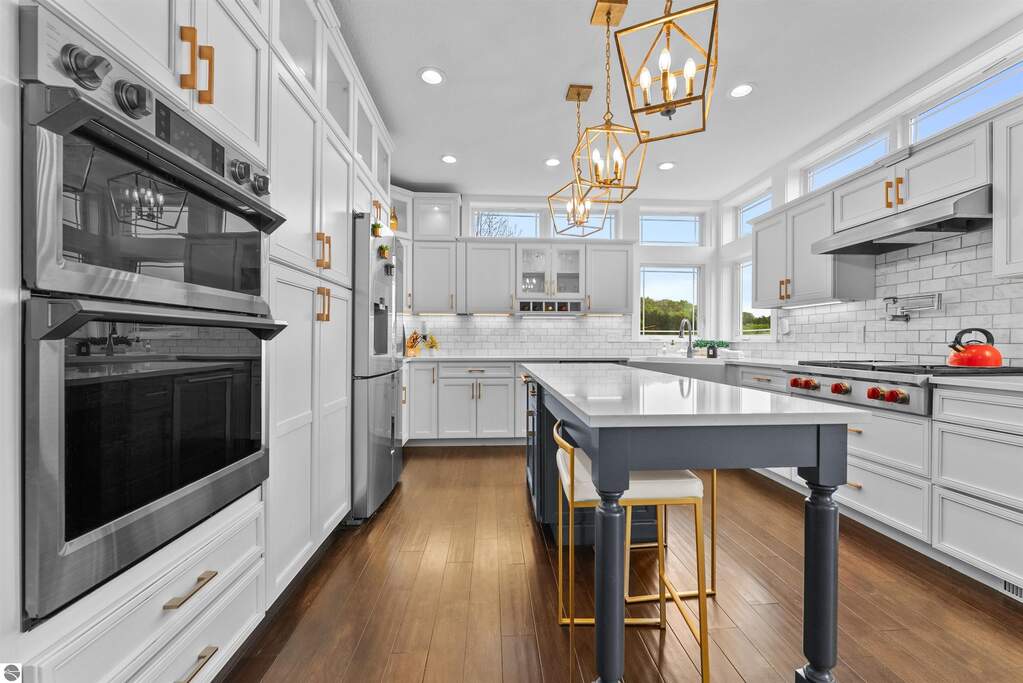 5 Bedroom Single Family Home/House's Image 13