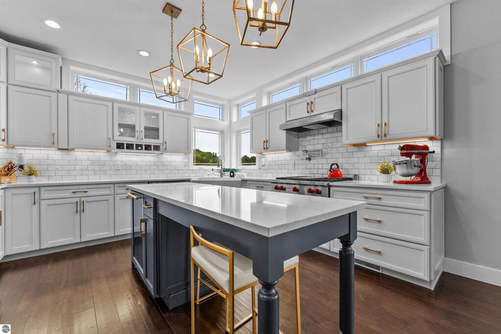 5 Bedroom Single Family Home/House's Image 14