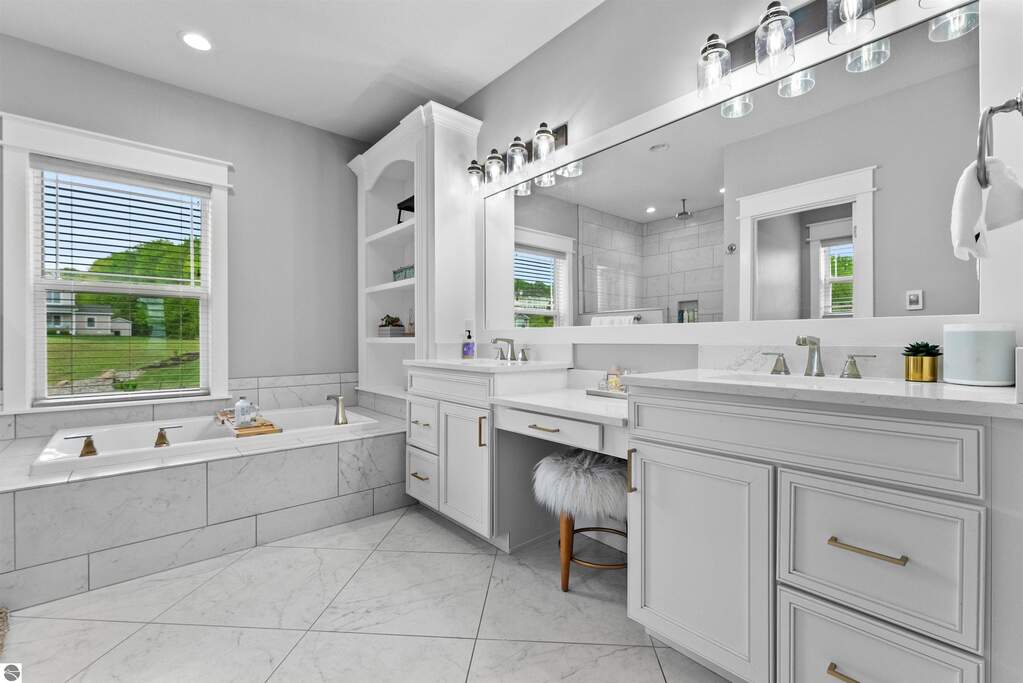 5 Bedroom Single Family Home/House's Image 23