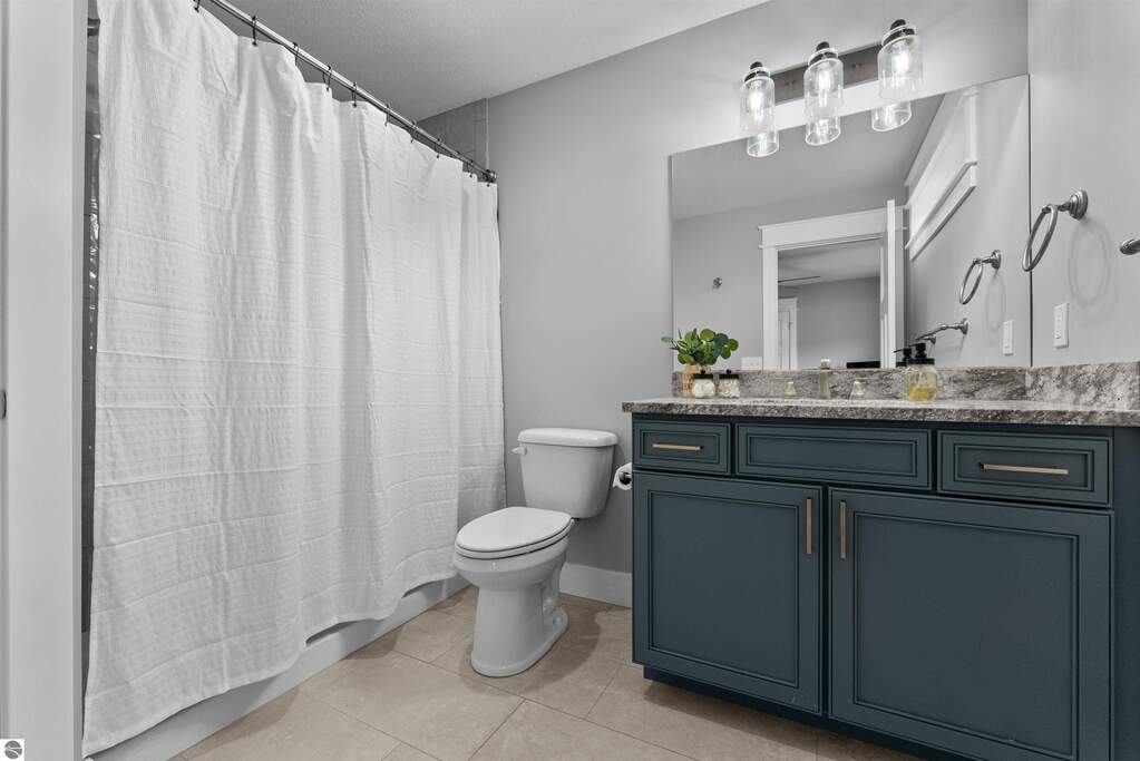 5 Bedroom Single Family Home/House's Image 32