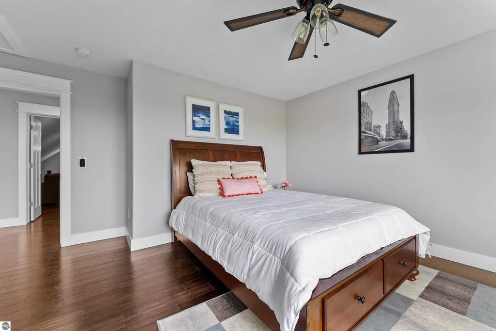 5 Bedroom Single Family Home/House's Image 34